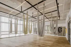 86평 모던 인더스트리얼 플라잉요가 스튜디오